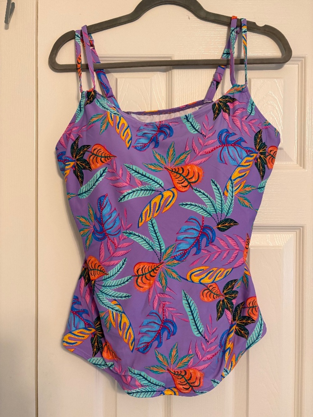 Sunsets Taylor Tankini Top with Built in Bra 38E/36F/34G